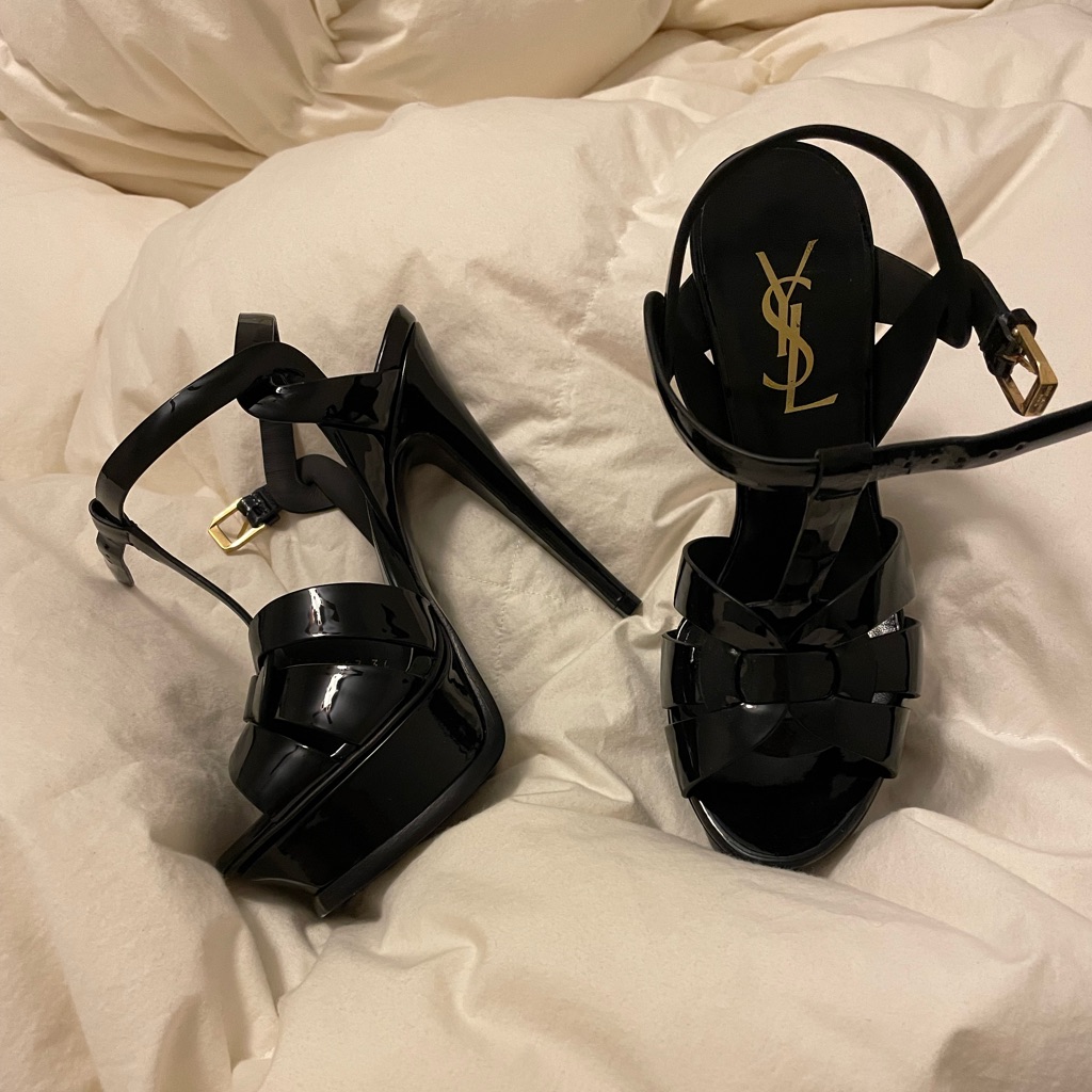 Saint Laurent Tribute Platform In Black Patent Leather. Size 34